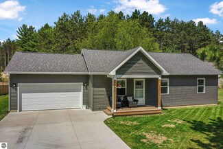 558 Eden St, Kingsley, MI 49649