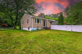2 Spruce St, Foxboro, MA 02035