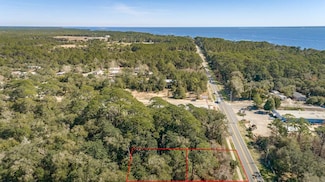 205 11th St, Carrabelle, FL 32322