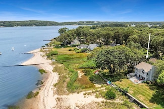 2055 Bay Shore Rd, Greenport, NY 11944