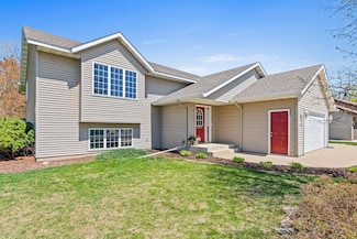125 Cedar Dr S, Lester Prairie, MN 55354