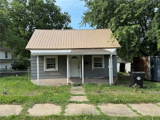 802 Pine St, Pleasant Hill, MO 64080