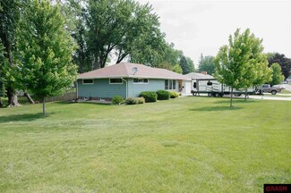 381 381 Sw 6th St, Wells, MN 56097