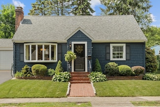 6 Hayes Rd, Salem, MA 01970