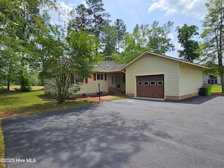 905 Plantation Dr, New Bern, NC 28562