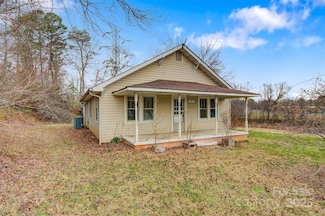 3584 Curleys Fish Camp Rd, Connelly Springs, NC 28612