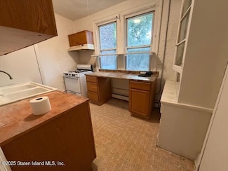 202 Bay St, Staten Island, NY 10301