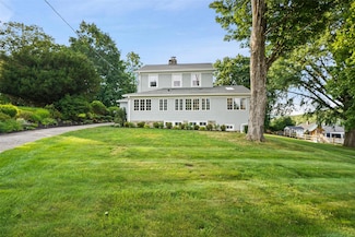 4 East Dr, Carmel, NY 10512