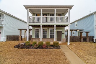 605 N Tennyson Ln, Fayetteville, AR 72704