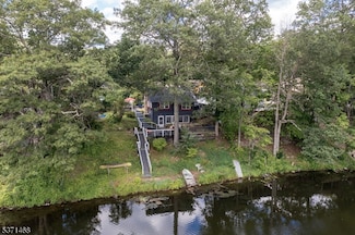 10 Lenape Trail, Oak Ridge, NJ 07438