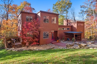 425 Breeze Way, Hinton, VA 22831