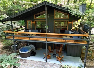 26 Walnut Dr, Maggie Valley, NC 28751