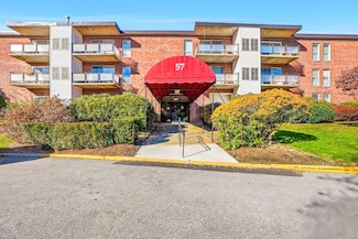 57 Broadlawn Park Unit 4B, Chestnut Hill, MA 02467