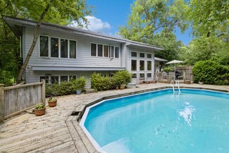 618 S Circle Ave, Port Barrington, IL 60010