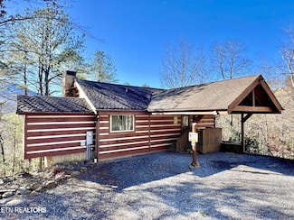 317 Matterhorn Dr, Gatlinburg, TN 37738