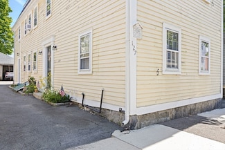 127 Derby St Unit 1, Salem, MA 01970
