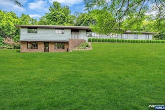 366 E Saddle River Rd, Upper Saddle River, NJ 07458