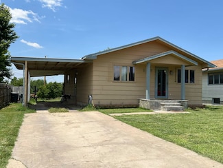 1117 Hillcrest Dr, Dodge City, KS 67801