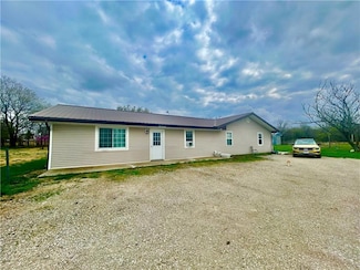 125 S Cherry St, Bronaugh, MO 64728