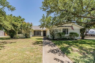 1329 Hemphill Dr, Cleburne, TX 76033