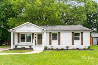 1426 Larkfield Ln, Charlotte, NC 28210