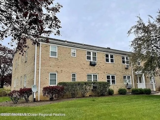 64 Manchester Ct Unit G, Freehold, NJ 07728