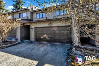 625 Highlander Cir, Anchorage, AK 99518