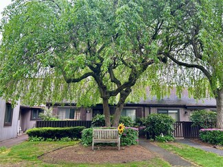 51 Strathmore Gate Dr, Stony Brook, NY 11790