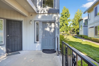 211 Ridgetop Dr Unit 213, Redding, CA 96003