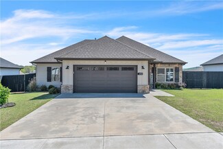 412 N Tacoma St, Farmington, AR 72730