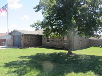 8 Miller Dr, Chickasha, OK 73018