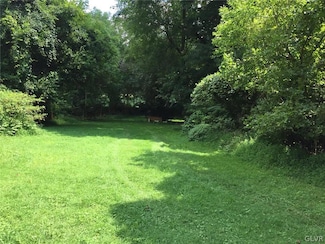 325 Berger Rd, Glendon, PA 18042