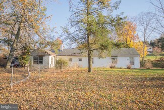 29 Stehley Ln, Falling Waters, WV 25419