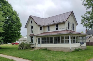 202 W Fourth St, Leaf River, IL 61047
