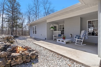 140 Clover Ln, Lake Ozark, MO 65049