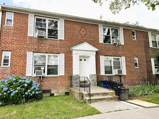 19112 Station Rd, Flushing, NY 11358