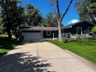 4608 W 99th St, Bloomington, MN 55437