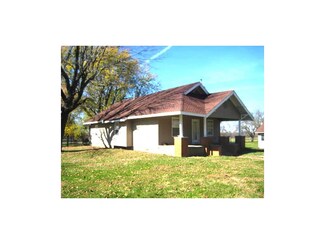 9104 SW 4th St, Hume, MO 64752