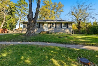 2504 Church Cir, Manhattan, KS 66502