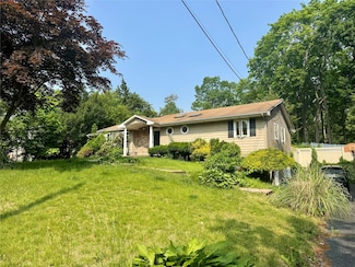 70 Nichols Rd, Nesconset, NY 11767