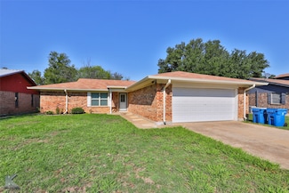 721 Mistletoe St, Breckenridge, TX 76424
