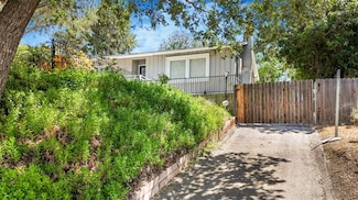 22960 Crespi St, Woodland Hills, CA 91364