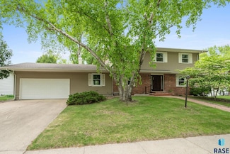 538 17th Ave S, Brookings, SD 57006