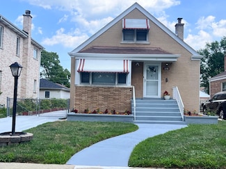 7427 Tripp Ave, Skokie, IL 60076