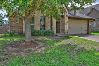 2209 Parker Ct, Brenham, TX 77833