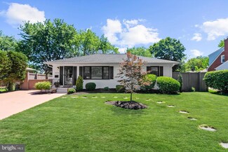 1015 N Quaker Ln, Alexandria, VA 22302