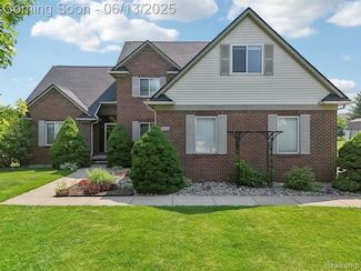 8329 Deer Creek Ct, Grand Blanc, MI 48439