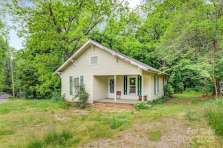 252 7th St SE, Hickory, NC 28602