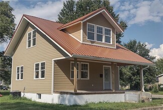 430 E 8th St, Rushville, IN 46173