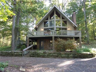 40 Habarka Rd, West Middlesex, PA 16159
